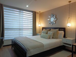 2 bedrooms, in-room safe, desk, iron/ironing board