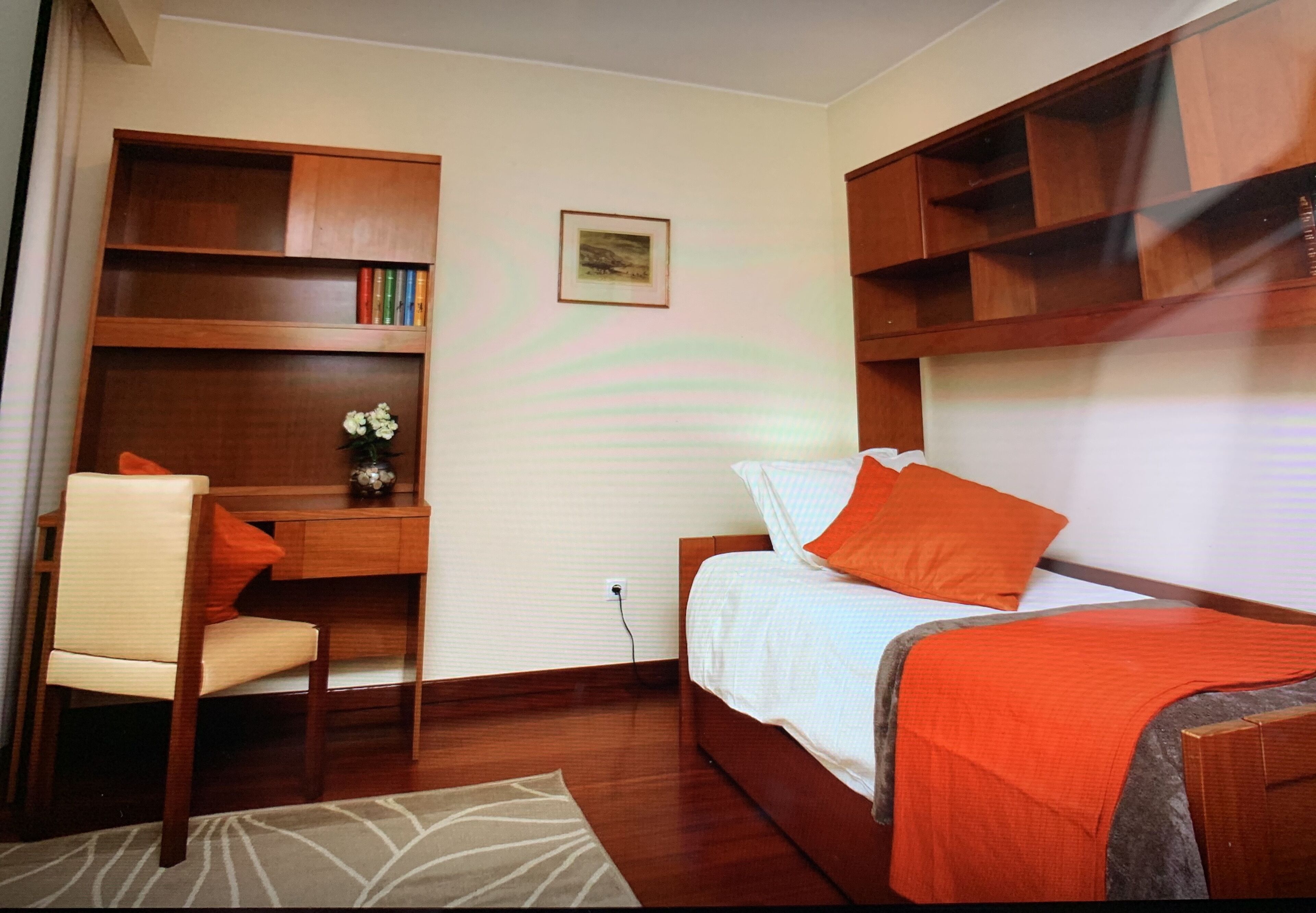 2 quartos, cofres nos quartos, ferros/tábuas de passar roupa, Wi-Fi