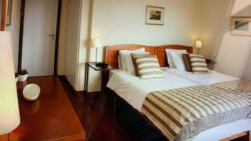 2 Schlafzimmer, Zimmersafe, Bügeleisen/Bügelbrett, WLAN