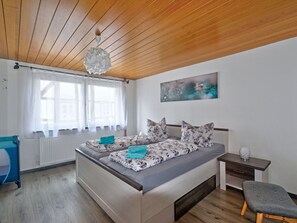 2 habitaciones, cuna de viaje y wifi gratis