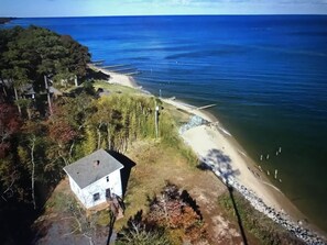 On the beach, sun-loungers - Bay Front Small Contemporary (Reedville)