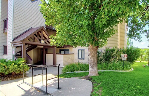 Beautiful And Updated 1 Bedroom Condo In DTC W/ VIEWS!