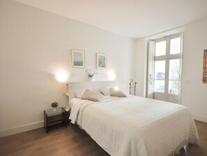 1 soverom, strykejern/-brett, reiseseng for barn og wi-fi (inkludert)