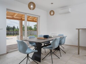 Dining - Stunning private villa for 6 people with A/C, private pool, WIFI, TV, terrace and panoramic view (Pazin)