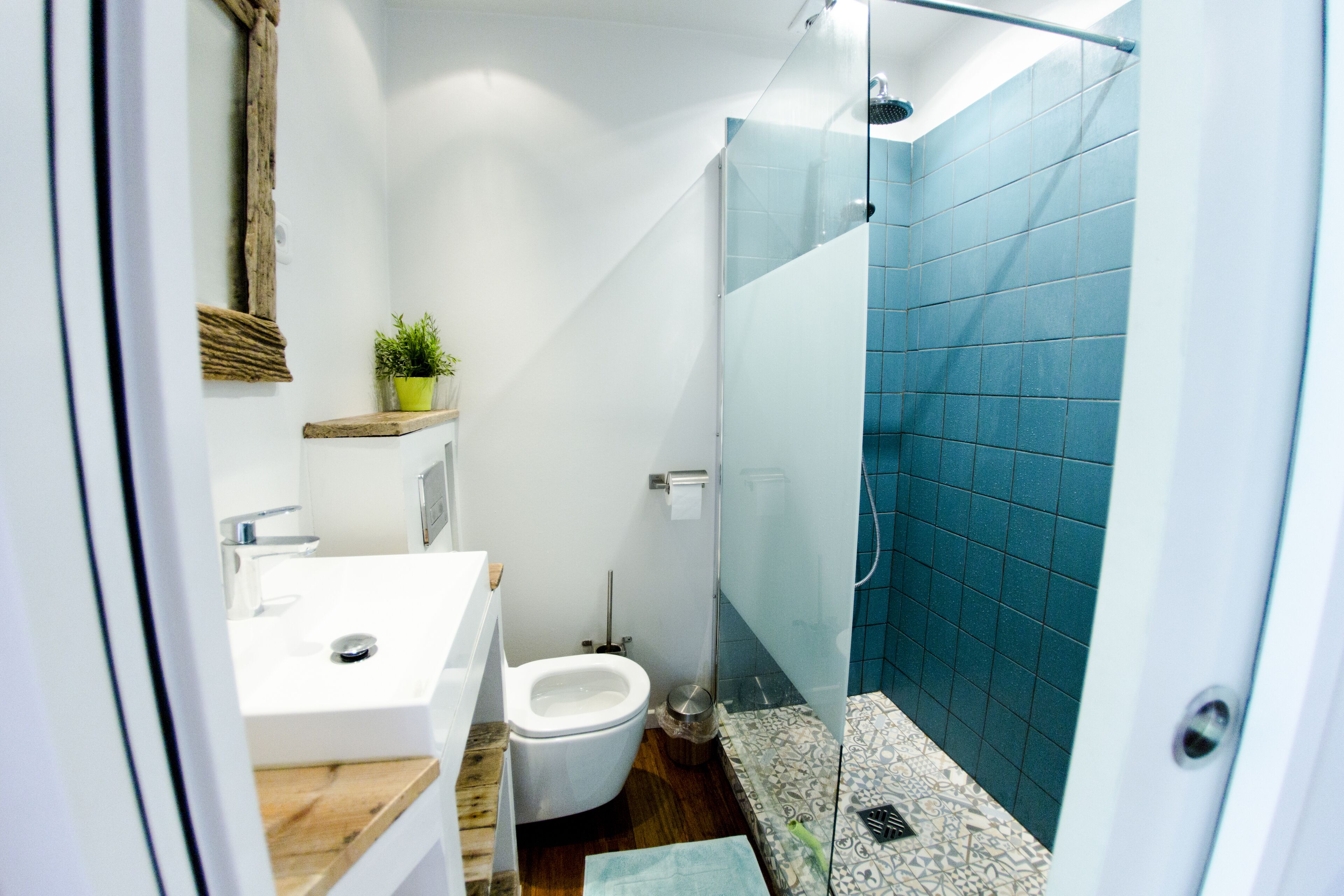 Pretty house with very beautiful garden 400m from the beach +14 people