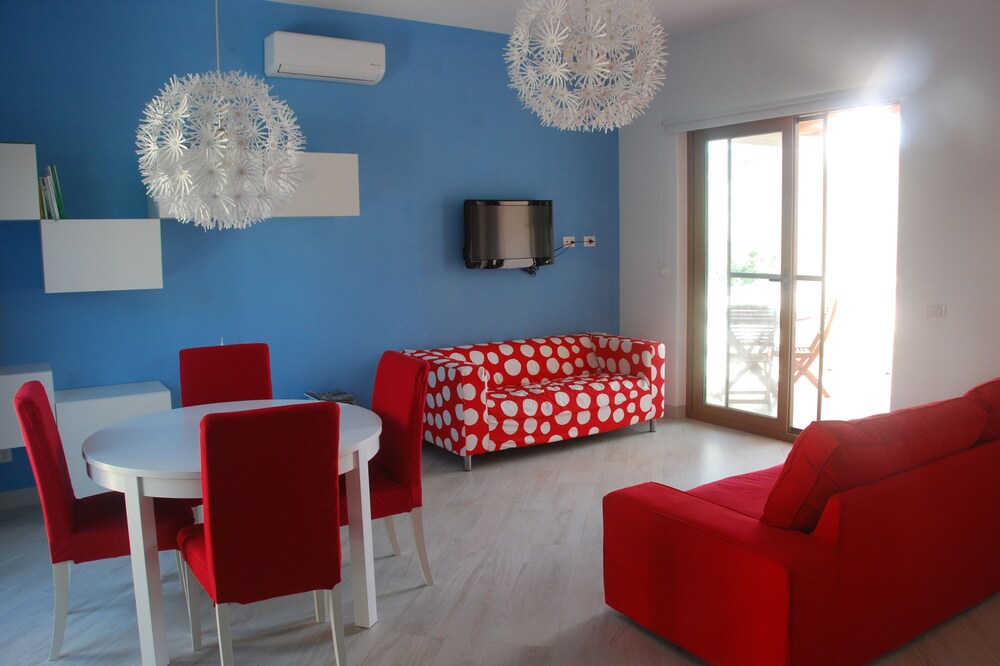Lipari-Eolie comfortable apartment in villa, 2' walk from the beach.