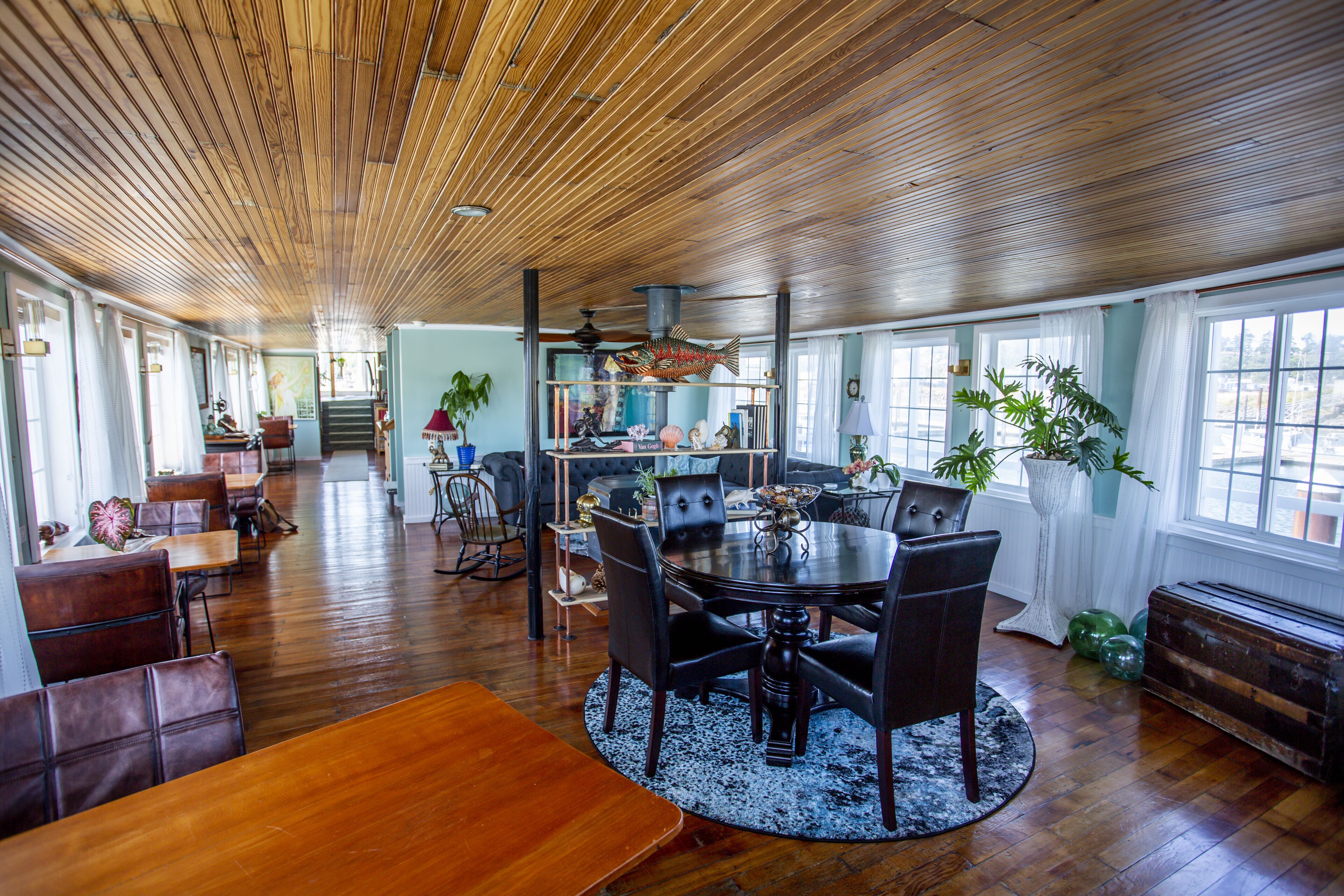 Free daily full breakfast