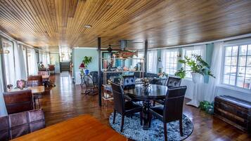 Free daily full breakfast