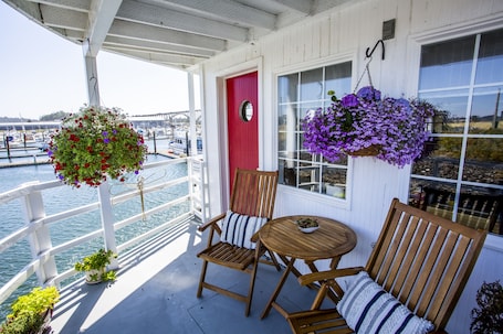 Terrace/patio. The Newport Belle
