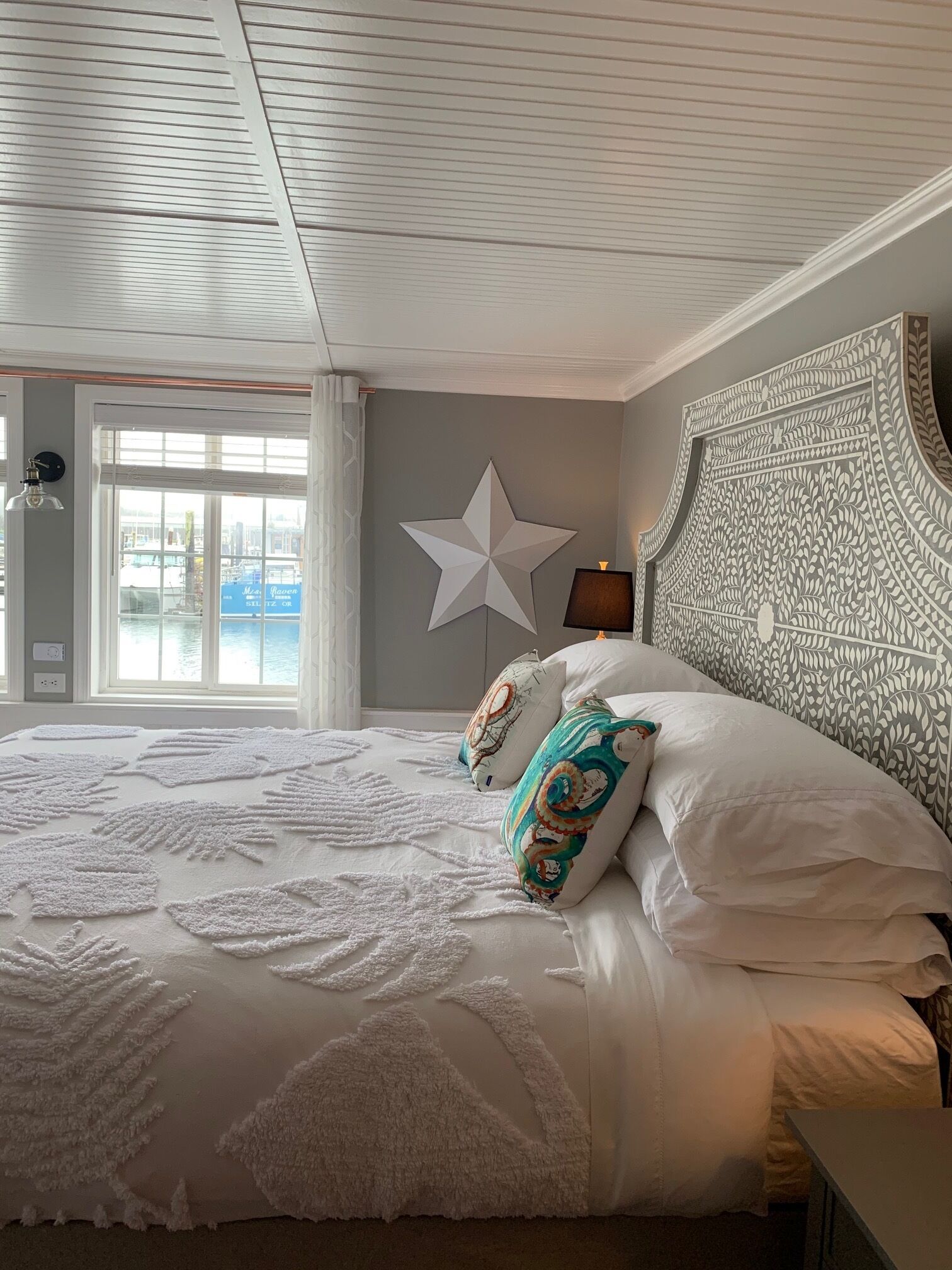 プレミア ダブルルーム (Stateroom 2) | エジプト綿のシーツ、高級寝具、低反発ベッド、客室ごとに異なる装飾