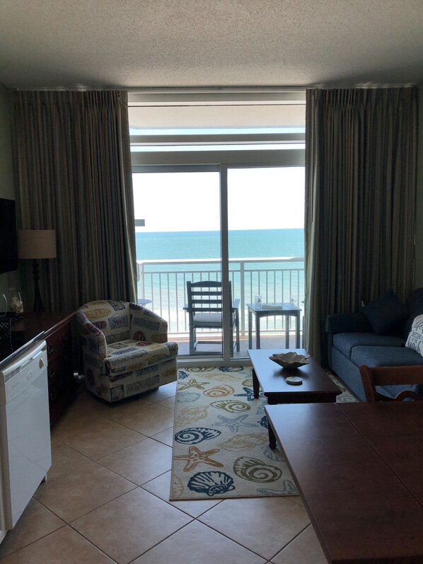 TV - Oceanfront Spacious One Bedroom Condo (Myrtle Beach)