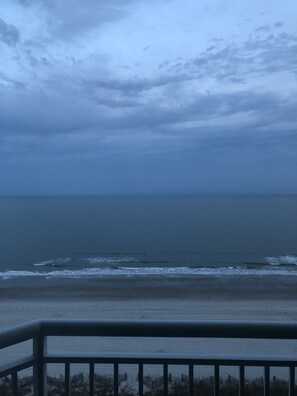 On the beach - Oceanfront Spacious One Bedroom Condo (Myrtle Beach)