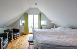 7 bedrooms, free WiFi - Awesome home in Brantevik with sauna (Brantevik)