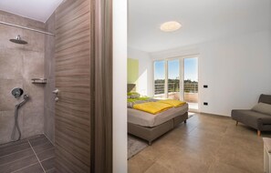 4 Schlafzimmer, Zimmersafe, Reisekinderbett, kostenloses WLAN