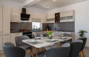 Kühlschrank, Herdplatte, Geschirrspüler