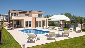 A modern two-story house with a swimming pool, outdoor seating, and a barbecue area. - Gorgeous home in Vodnjan (Vodnjan)