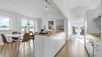 Fridge, oven, dishwasher, coffee/tea maker