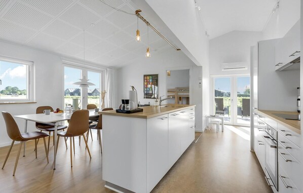 Fridge, oven, dishwasher, coffee/tea maker