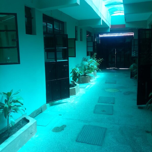 Interior entrance - Longonot Inn (Mai Mahiu)