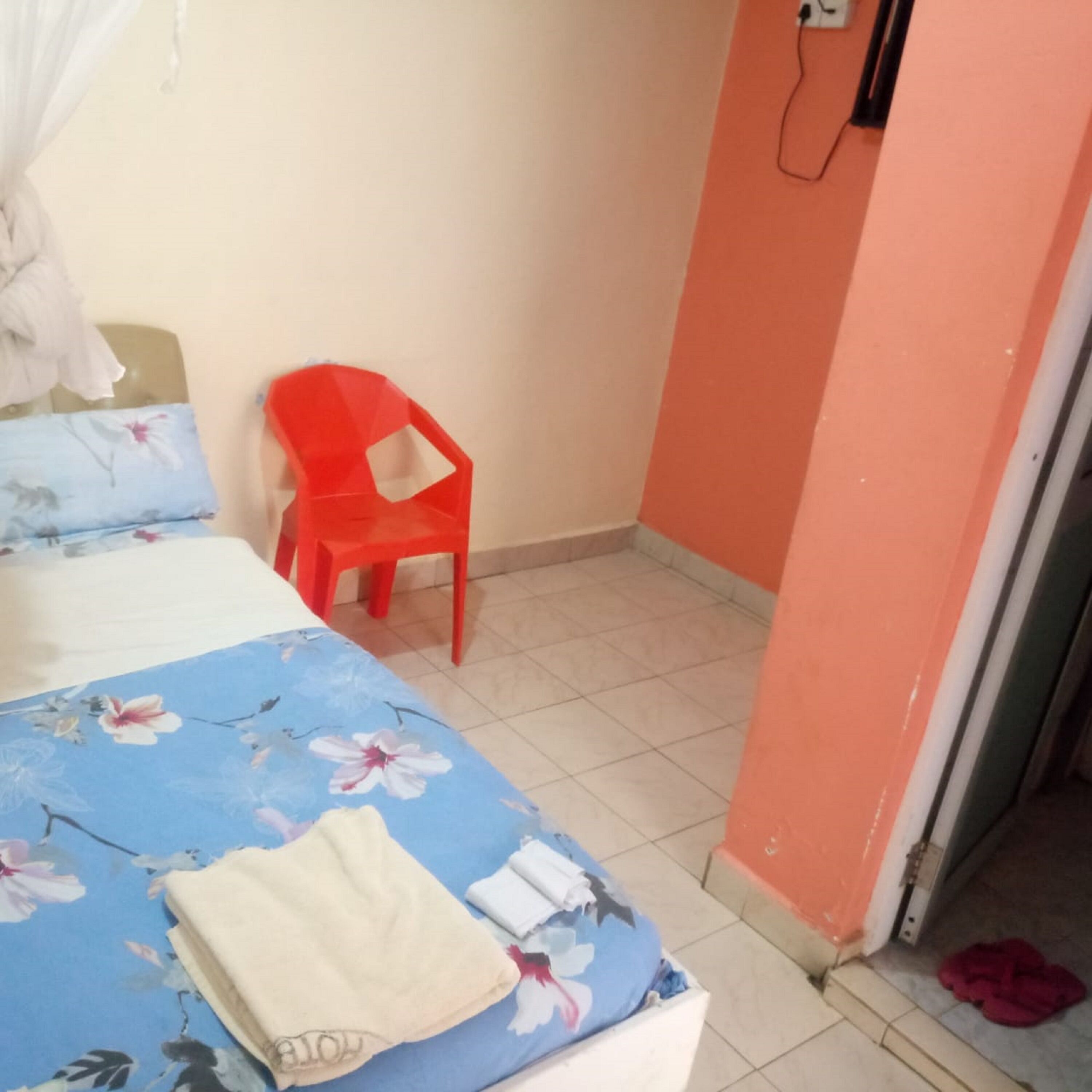 single room | desk, blackout curtains, free wifi, bed sheets