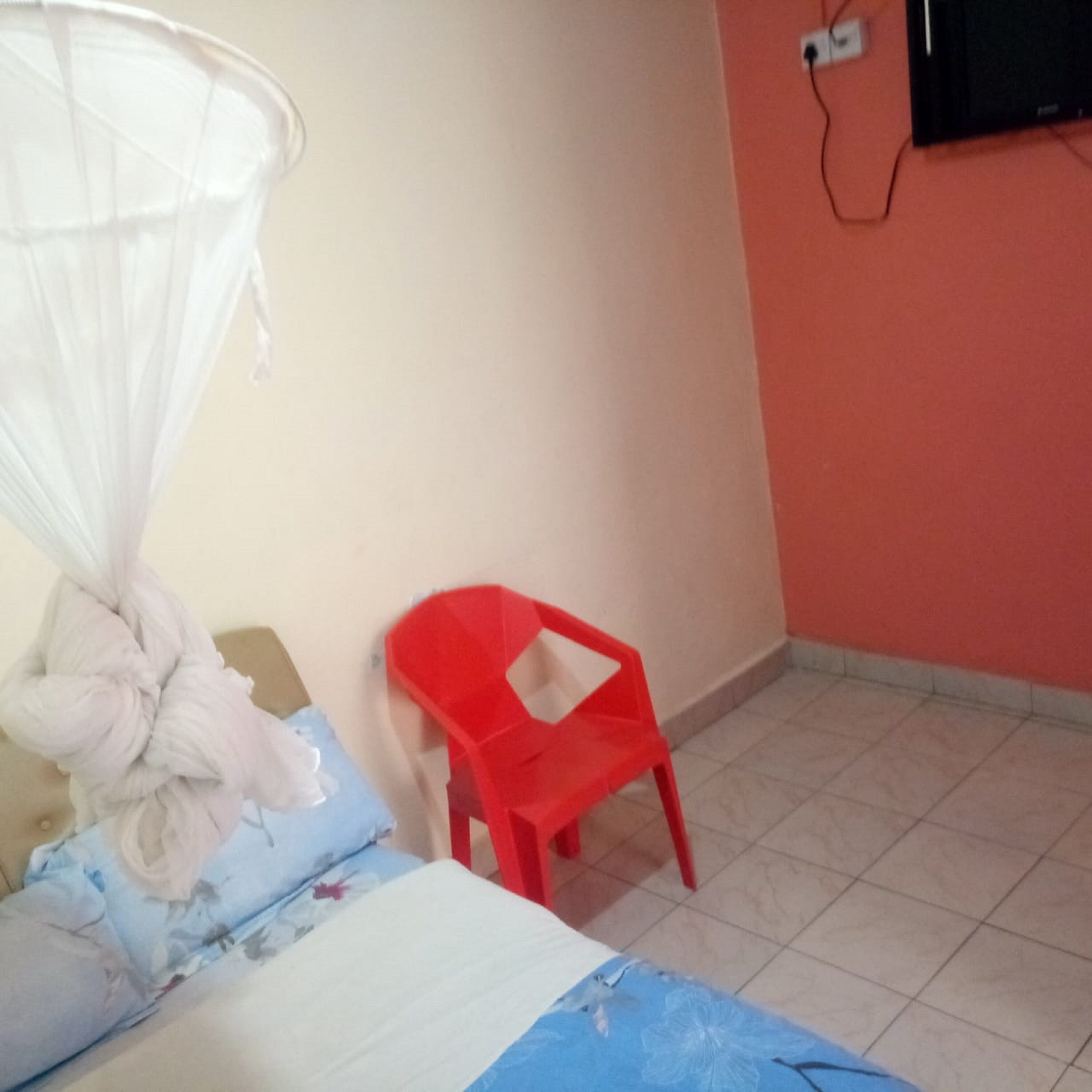 single room | desk, blackout curtains, free wifi, bed sheets