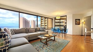 TV - Monthly Discovery Bay 2719 Ocean/Sunset/Marina/City Views 1 Bdrm 1 Kng Bed (Honolulu)