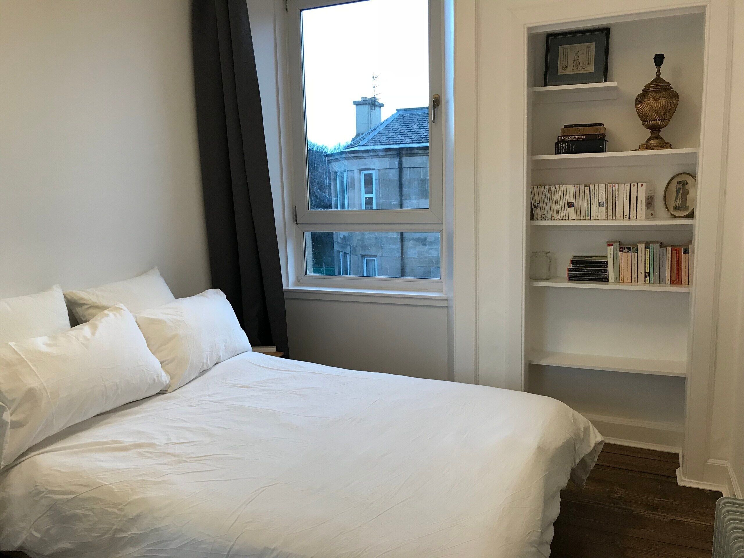 1 habitación, tabla de planchar con plancha, wifi y ropa de cama 