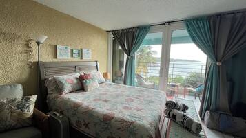 Iron/ironing board, free WiFi, bed sheets