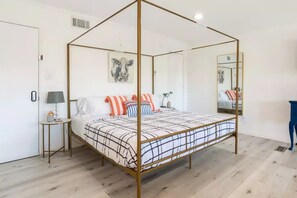 1 bedroom, desk, iron/ironing board, free WiFi