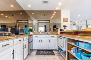 冰箱、微波炉、炉灶、洗碗机