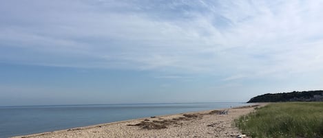 Beach nearby, sun loungers, beach towels