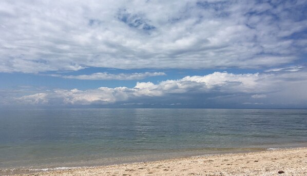 Beach nearby, sun loungers, beach towels