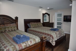 5 bedrooms, iron/ironing board, free WiFi, bed sheets