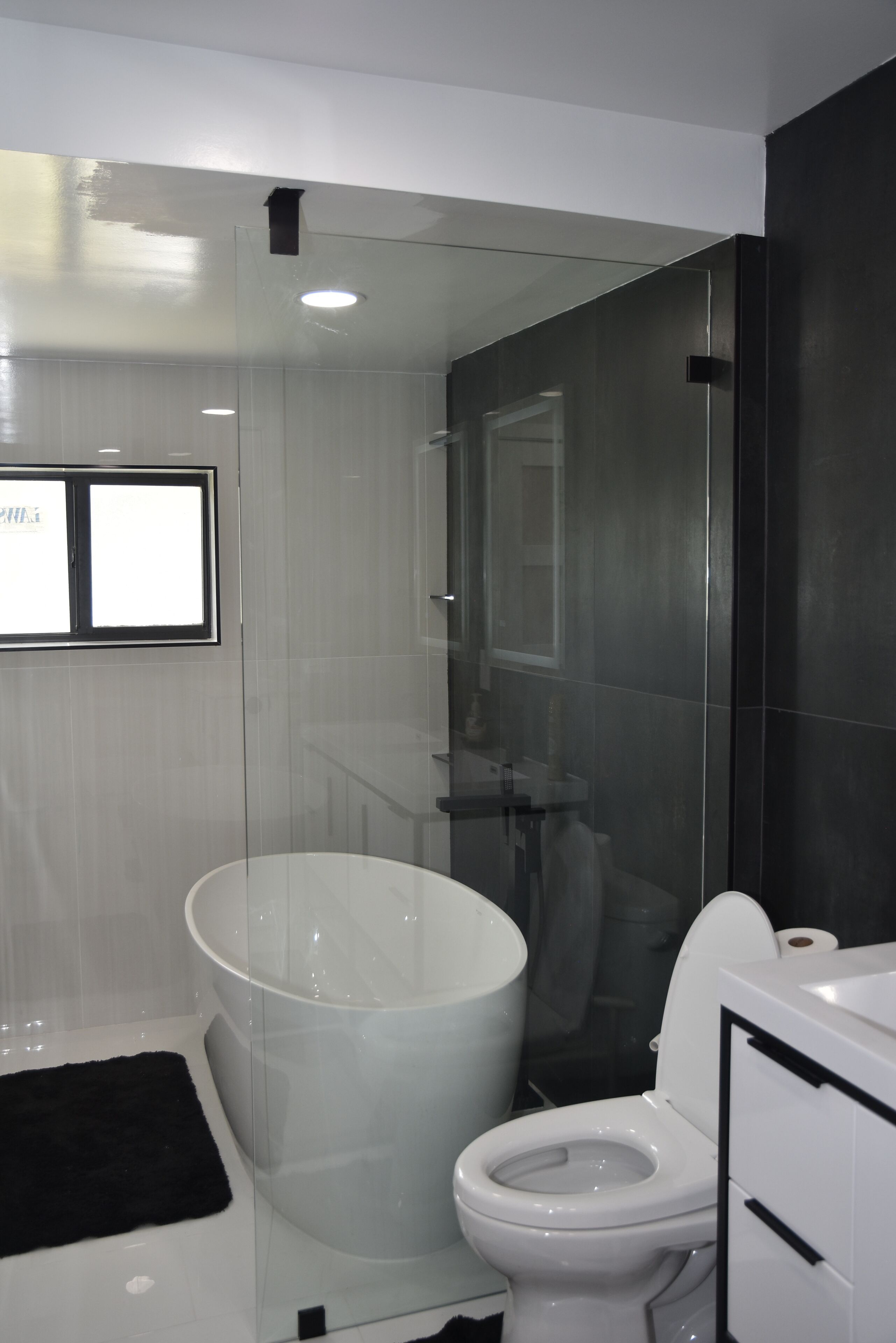 Bañera con ducha, bañera de hidromasaje, secador de pelo, bidet