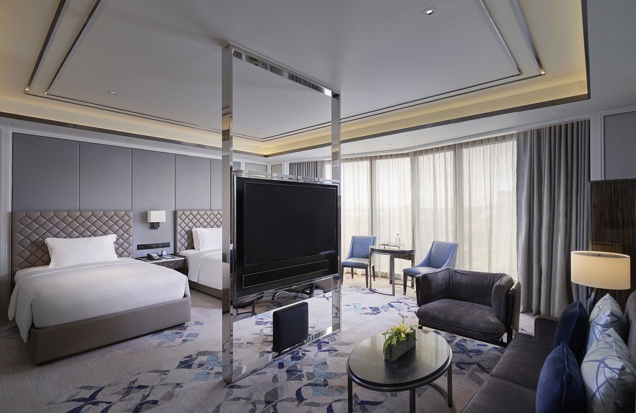 premium bedding, minibar, in-room safe, laptop workspace