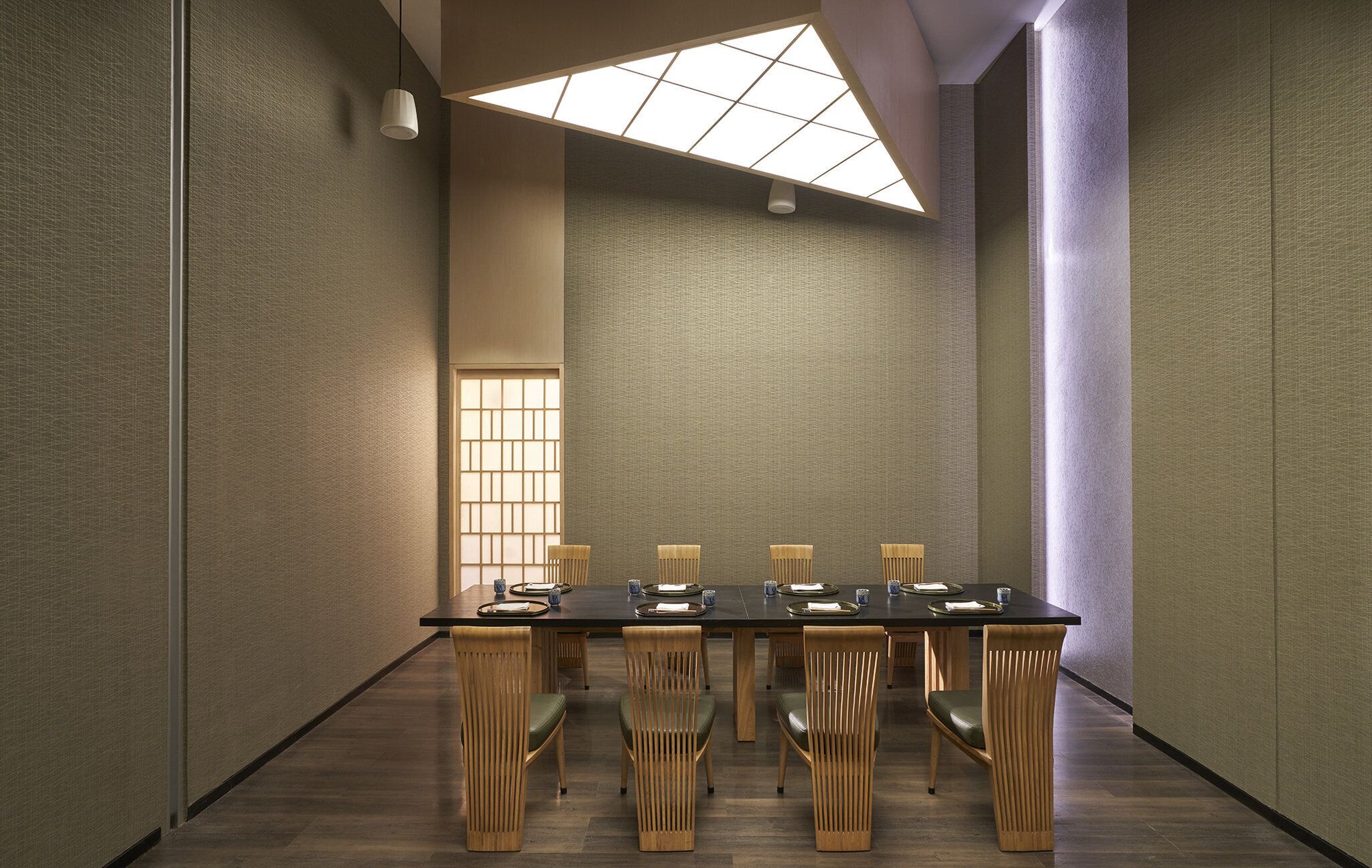 2 restaurants, lunch, dinner served; japanese cuisine