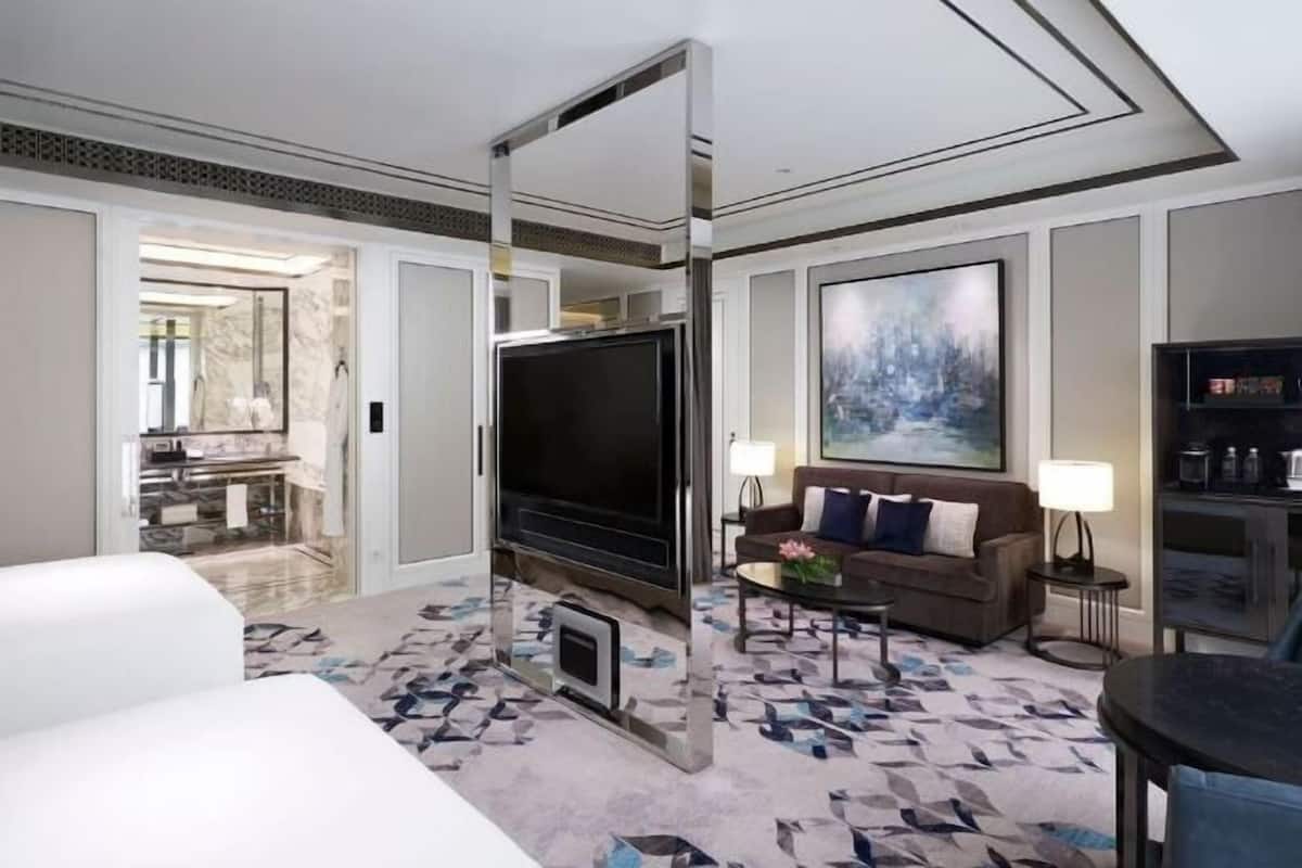 Premium bedding, minibar, in-room safe, laptop workspace
