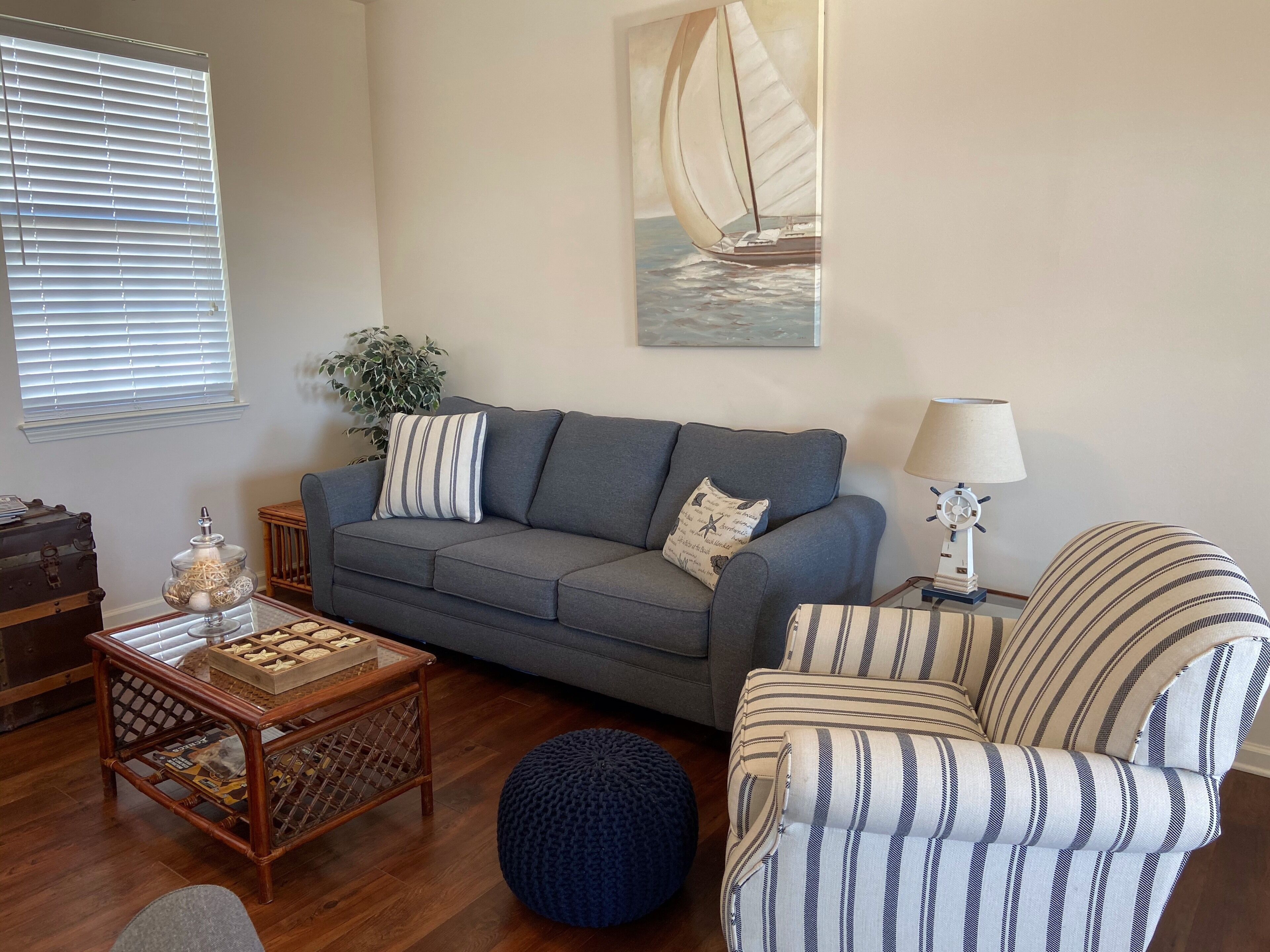 4 minute walk to the Waveland beach!! Pretty 3 bedroom/ 2 bath  beach house.