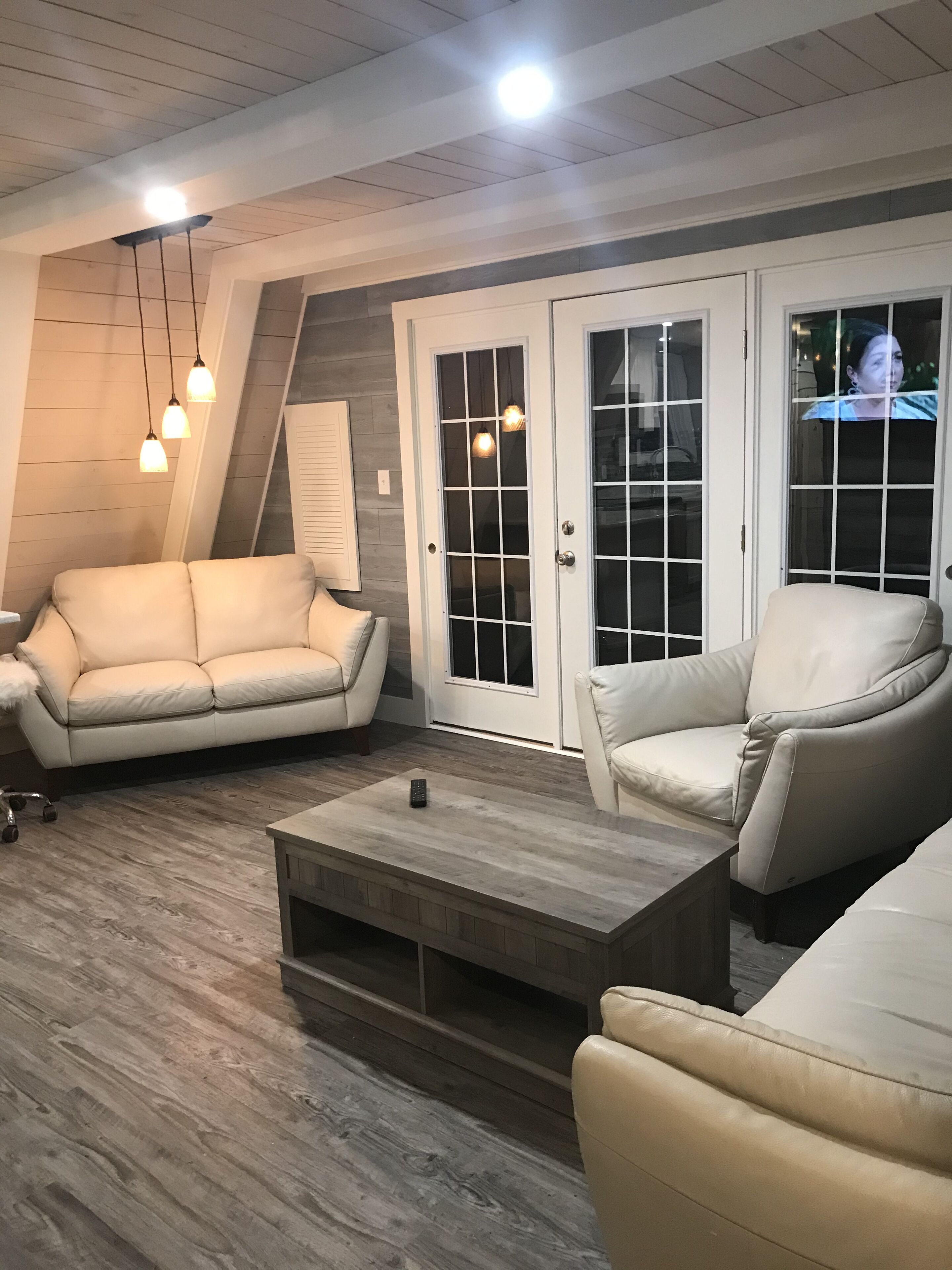 All  Season Rental !!!!!   Newly Renovated; 5 min.Walk to Scarborough beach! 