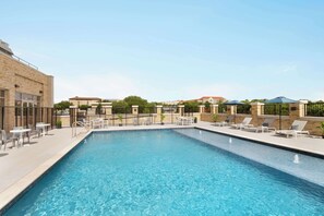 Outdoor pool, open 7:00 AM to 10:00 PM, sun loungers - Hyatt Place Fort Worth/TCU (Fort Worth)