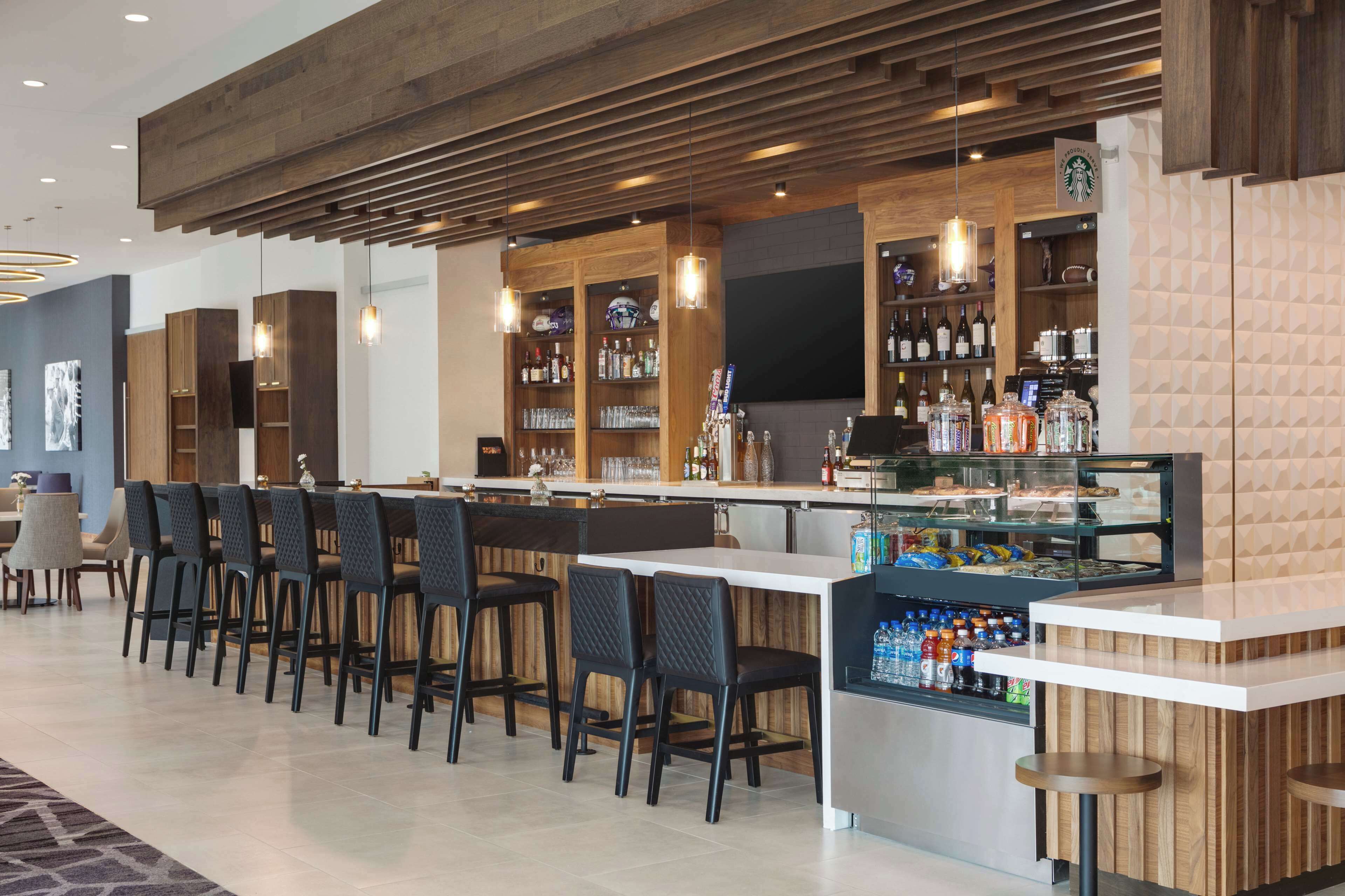 2 bars/lounges, rooftop bar