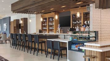 2 bars/lounges, rooftop bar