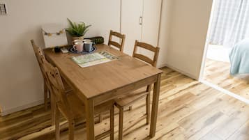 Apartment, 1 Bedroom (201) | Makan dalam bilik