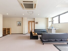 Área de estar no saguão