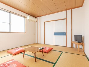 Japanese Room with Shared Washroom - Triple (Non Smoking) | Free WiFi - OYO Business Kawashima Ryokan Ono (Ono)