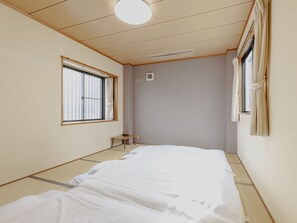 Japanese Room with Shared Washroom - Triple (Smoking) - OYO Business Kawashima Ryokan Ono (Ono)