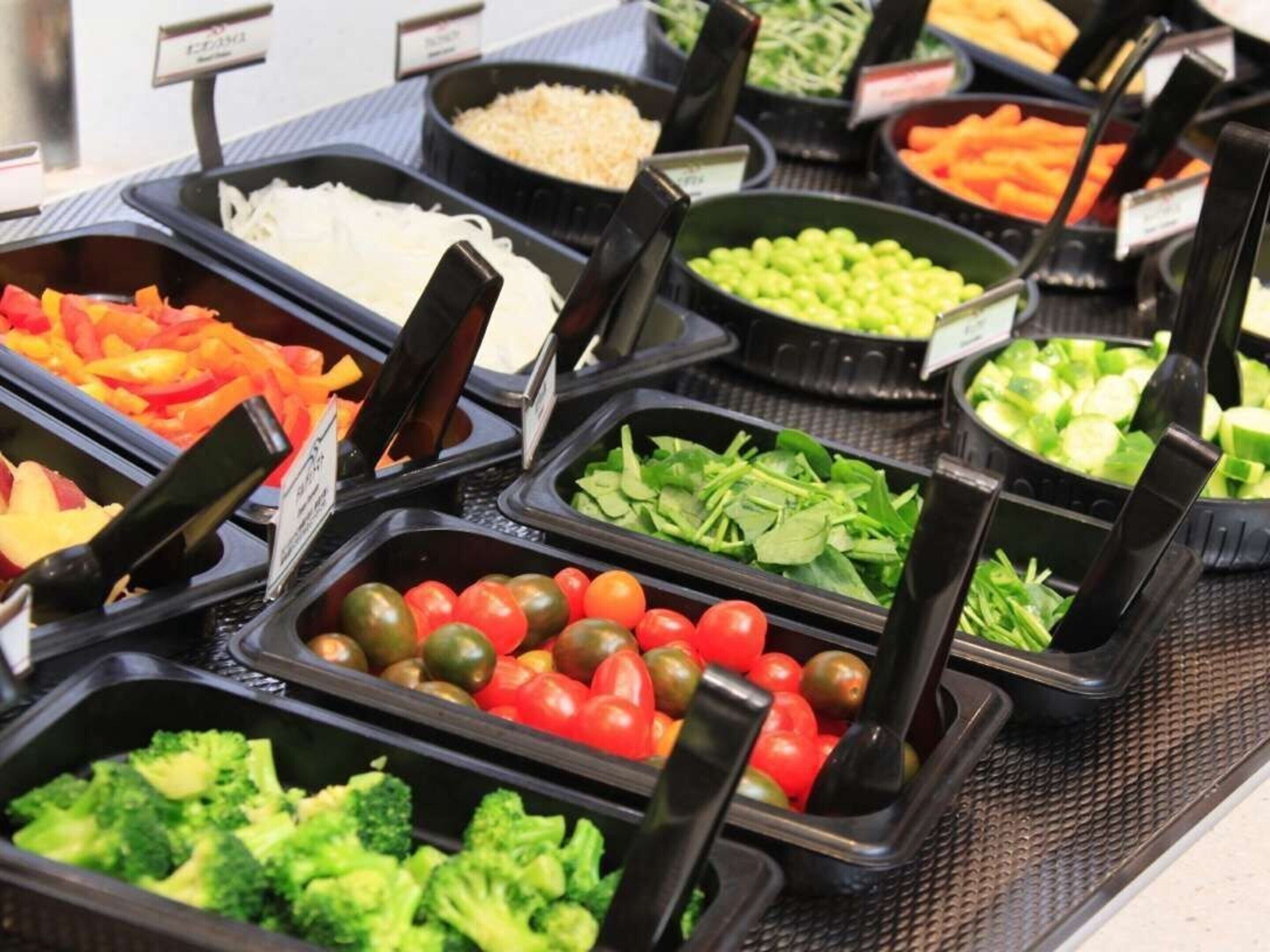 daily buffet breakfast (jpy 2700 per person)