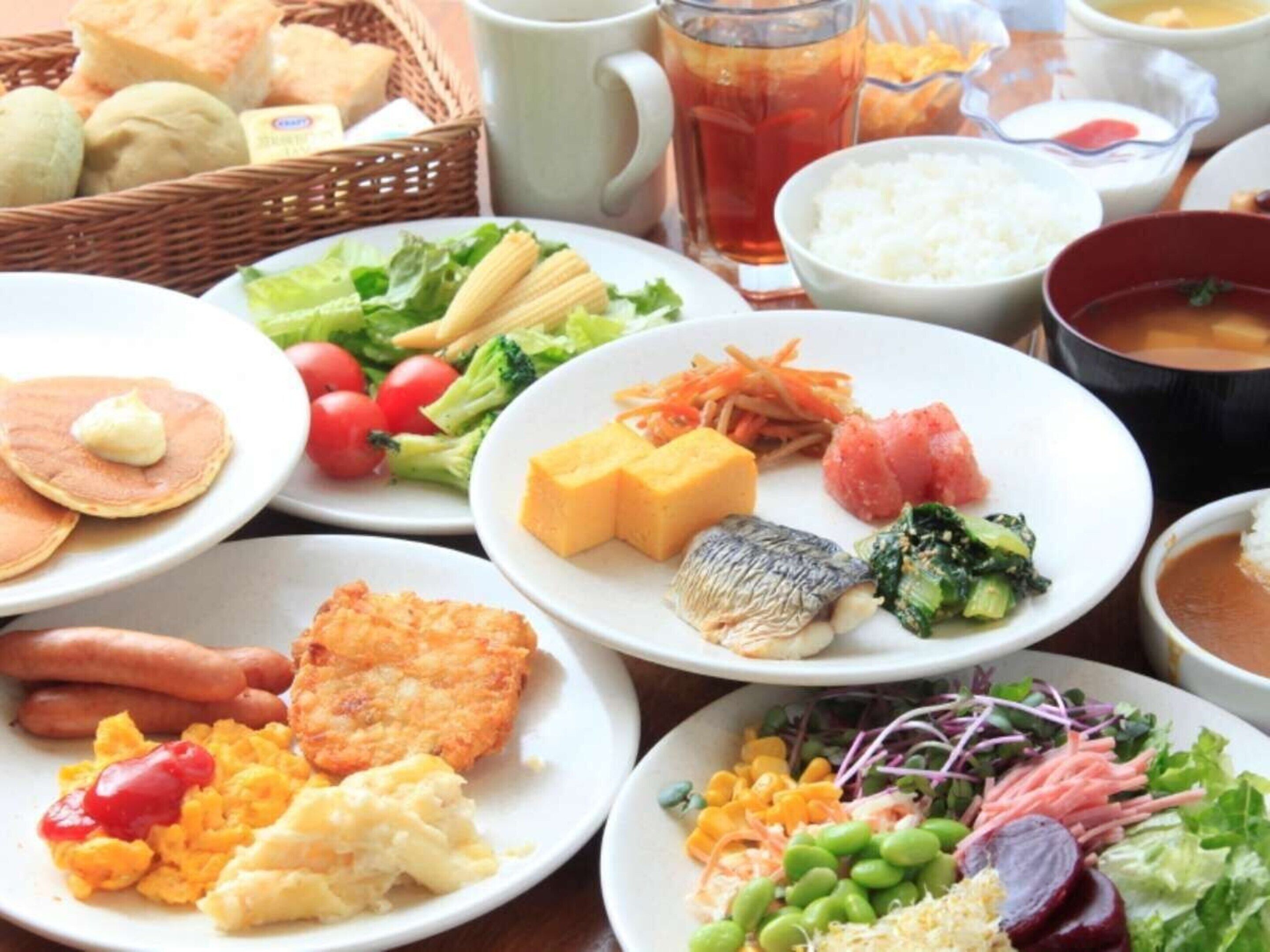 daily buffet breakfast (jpy 2700 per person)