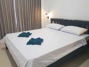 高级双人房 | 办公桌、免费 WiFi