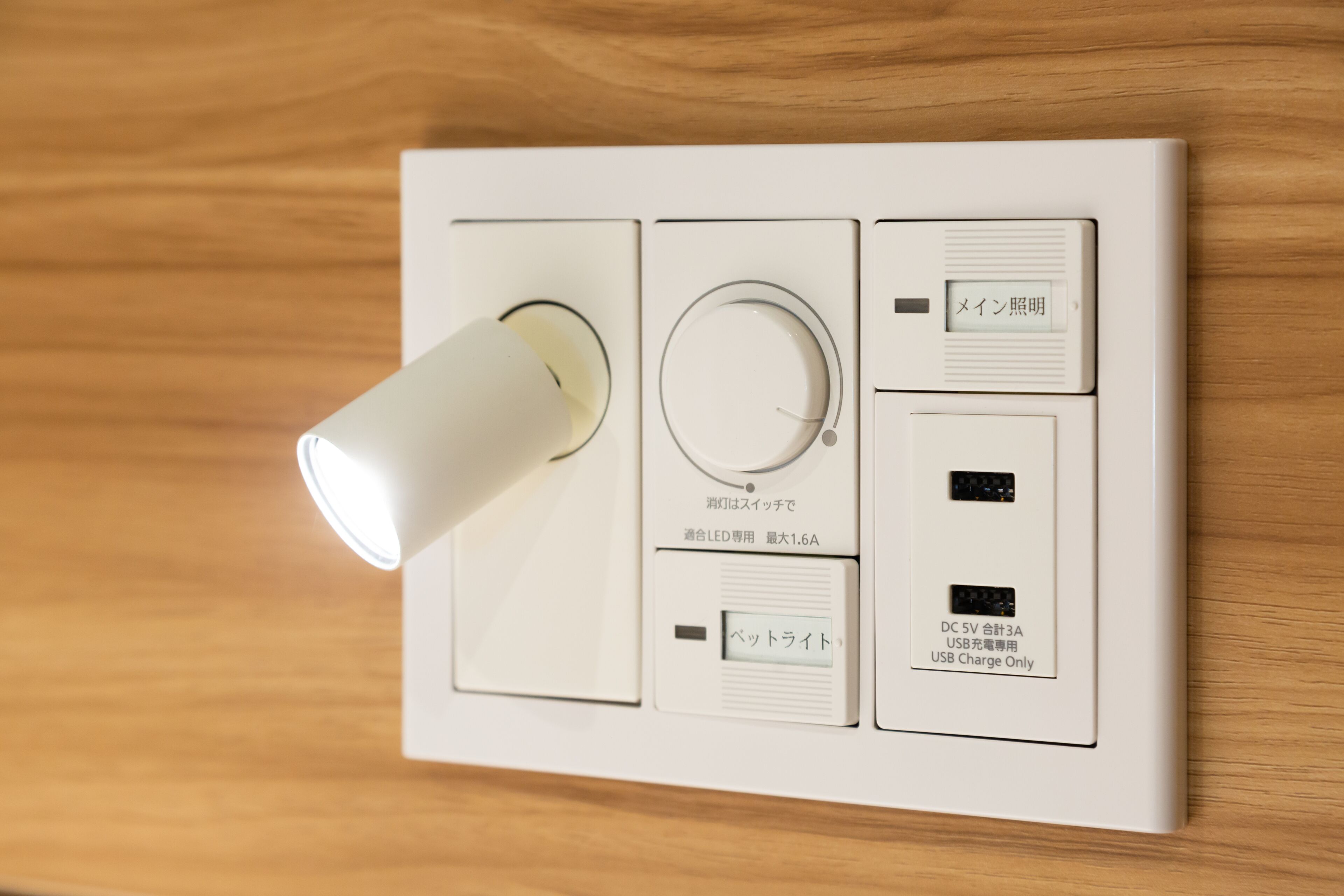 soundproofing, free wifi, bed sheets